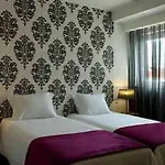 Genesis Hotel 3*
